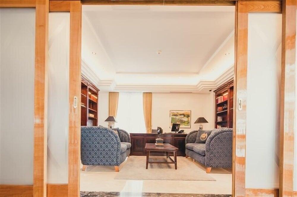 Ankara Atli Hotel - Lobby Sitting Area