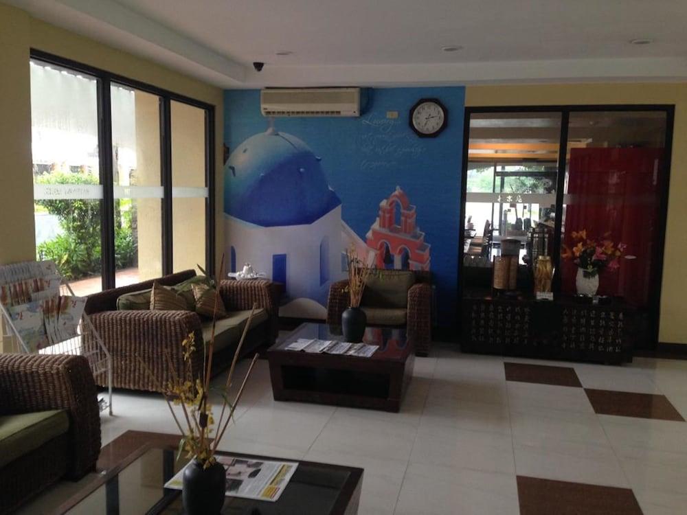 Bayfront Hotel Subic - Lobby Sitting Area