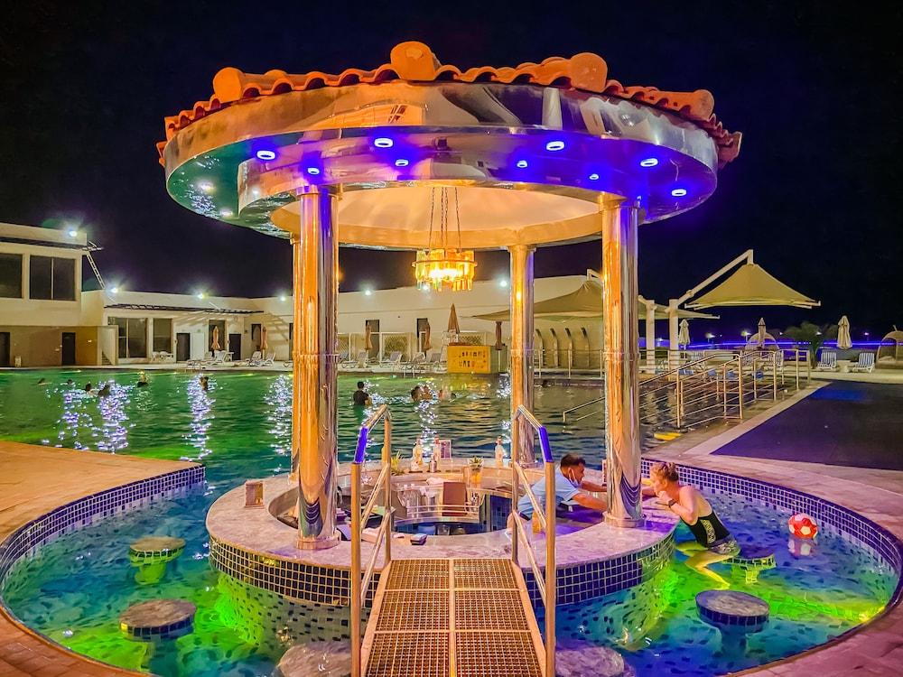 Mirage Bab Al Bahr Beach Resort - Outdoor Pool
