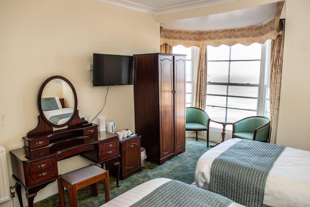 Royal Lion Hotel - Room