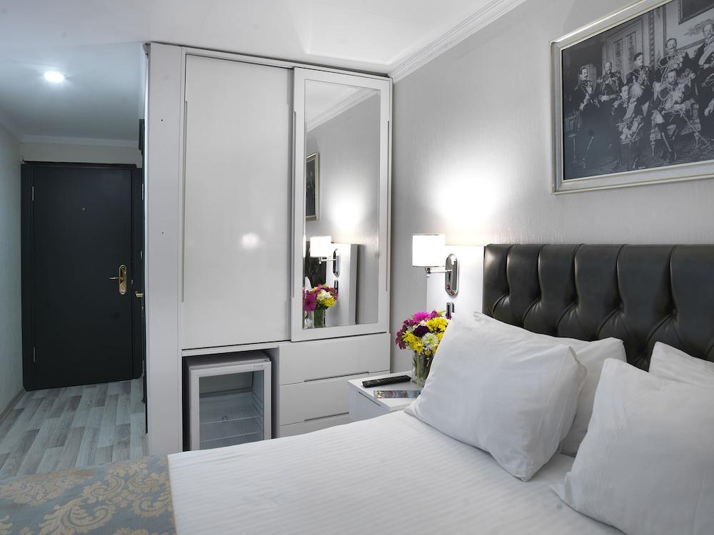 Monarch Hotel - Room
