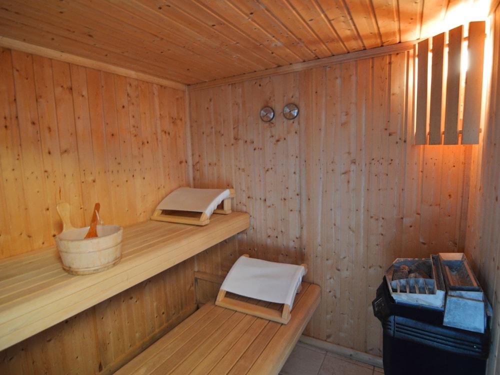 Luxurious Holiday Home in Profondeville Ardennes With Sauna - Spa Treatment