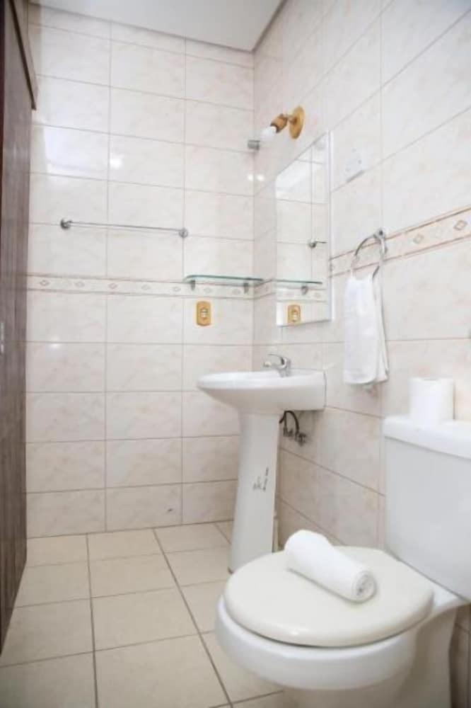 Estrela Palace Hotel - Bathroom