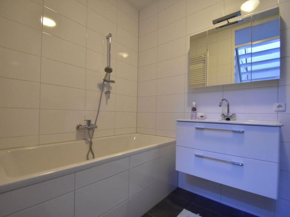Family Holiday Home in Limmen Near sea - Bathroom