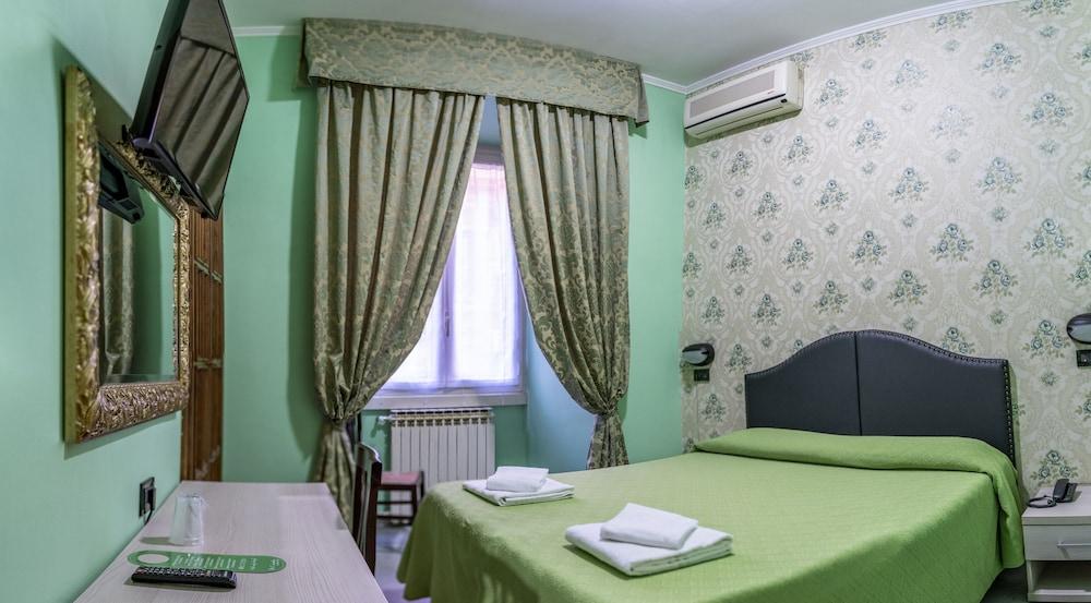 Hotel Ferrarese Roma - Room