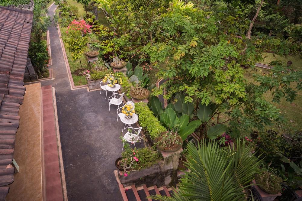 Villa Taman Sari - Property Grounds