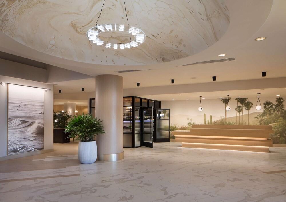 Hilton Santa Monica Hotel & Suites - Lobby
