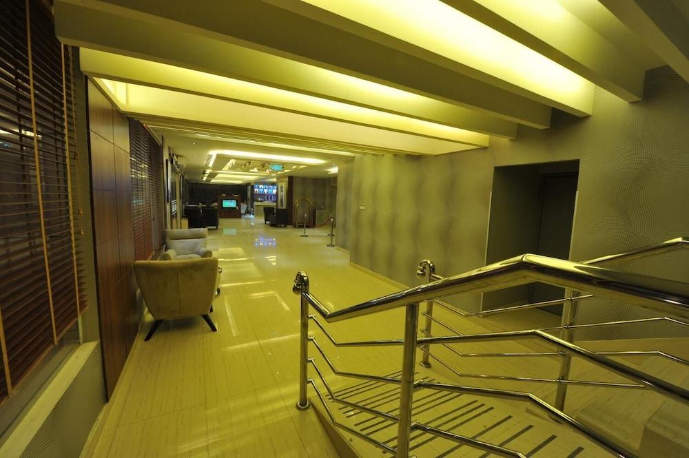 Al Janadriyah Suites 7 - Interior