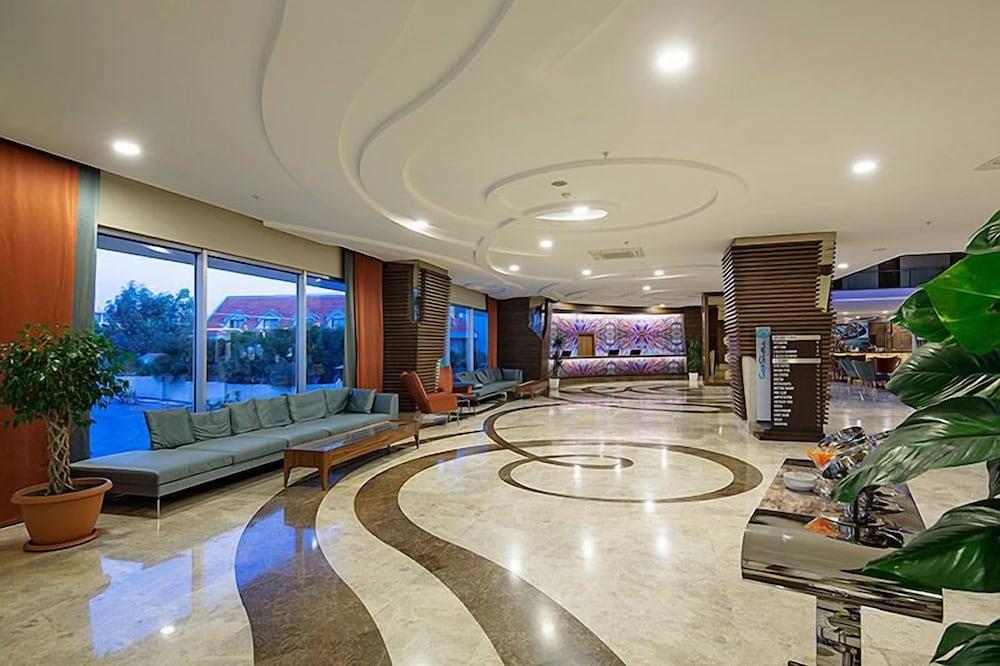 Seashell Resort & Spa - Lobby