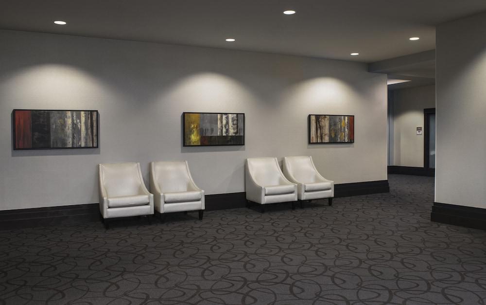 Hilton Winnipeg Airport Suites - Interior