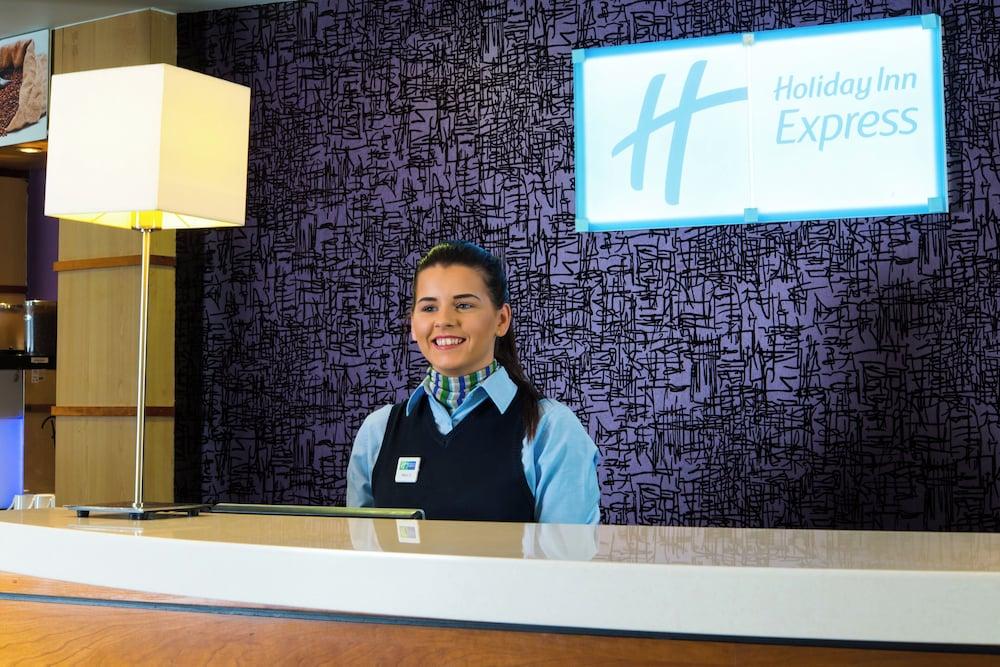 Holiday Inn Express Glasgow City Centre Riverside, an IHG Hotel - Reception