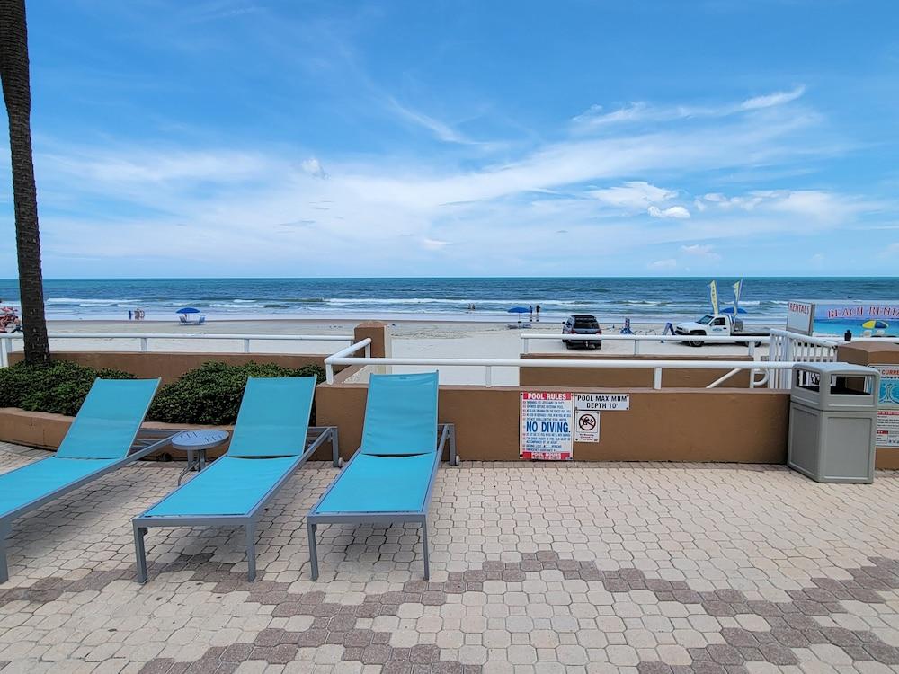 Holiday Inn & Suites Daytona Beach on the Ocean, an IHG Hotel - Exterior