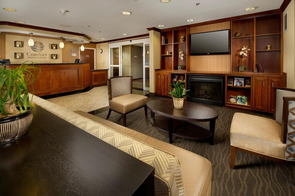 Comfort Inn & Suites Airport Dulles - Gateway - Lobby