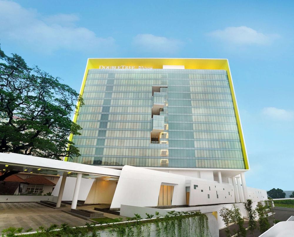 DoubleTree by Hilton Jakarta - Diponegoro - Exterior