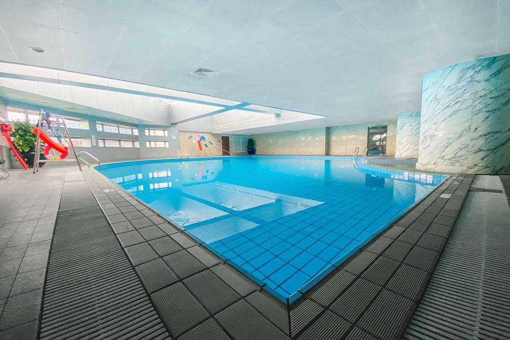 Ramada Plaza Pudong - Indoor Pool