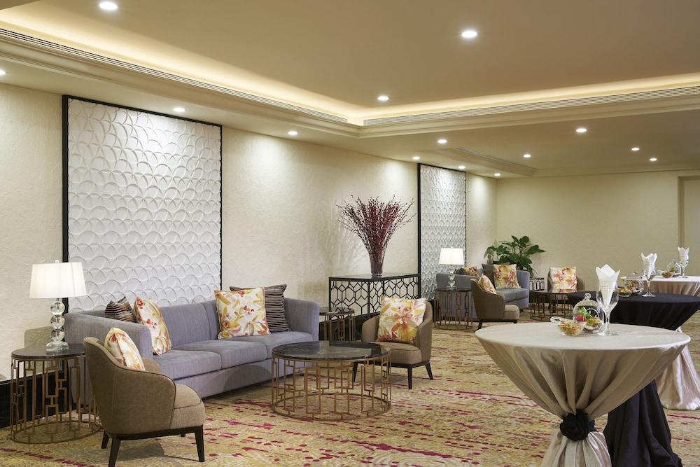 Orchard Rendezvous Hotel by Far East Hospitality - Lobby Sitting Area