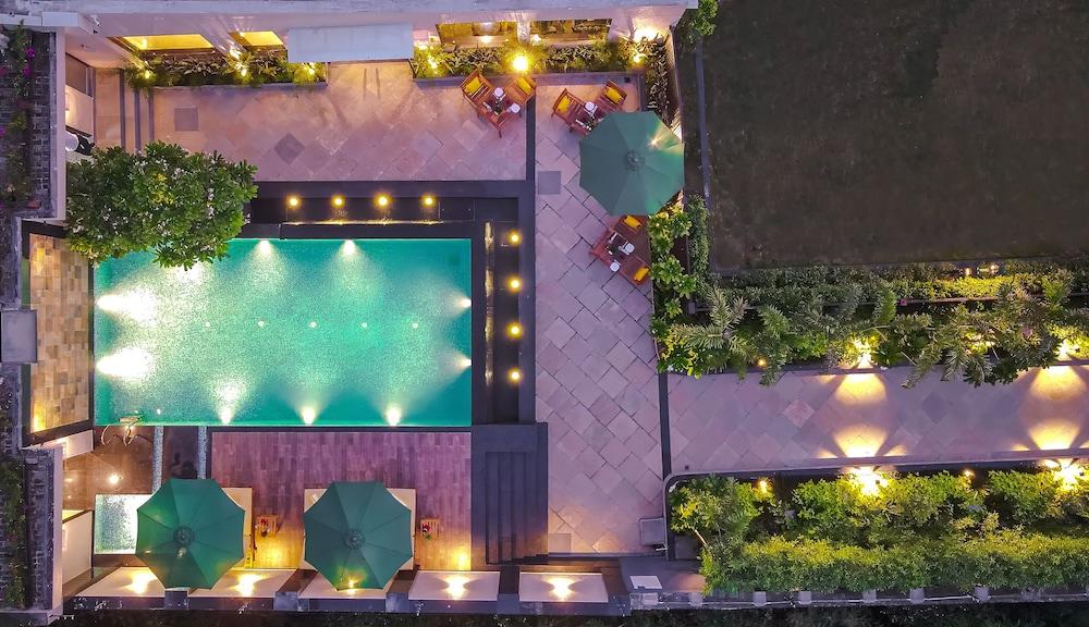 Royale Sarovar Portico Agra - Outdoor Pool