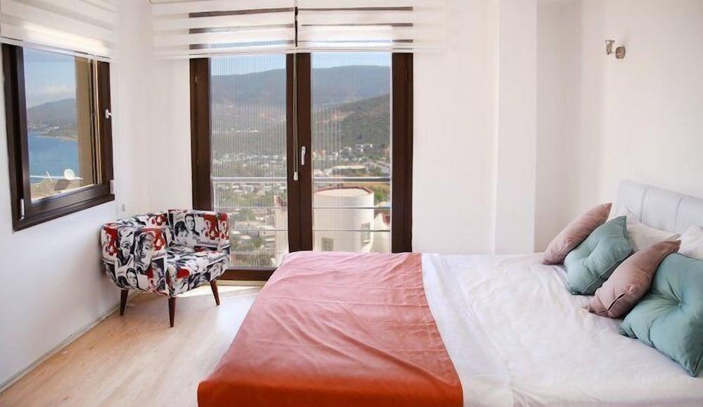 Villa Sandra Torba - 5 Bedrooms - Room