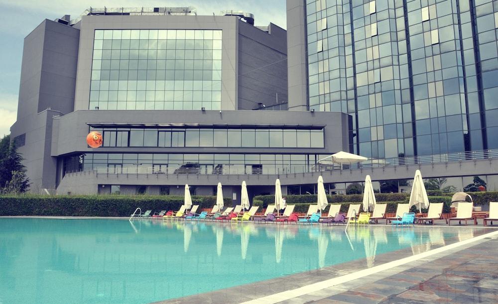 Atakoy Marina Park Hotel Residences - Outdoor Pool