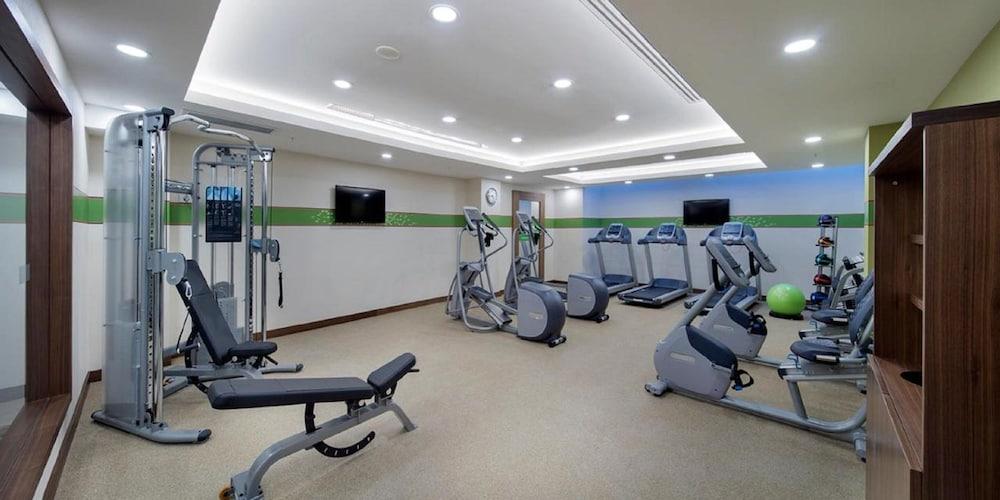 هامتون باي هيلتون إسطنبول أتاكوي - Fitness Facility