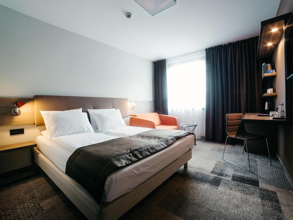 Q Hotel Plus Katowice - Room