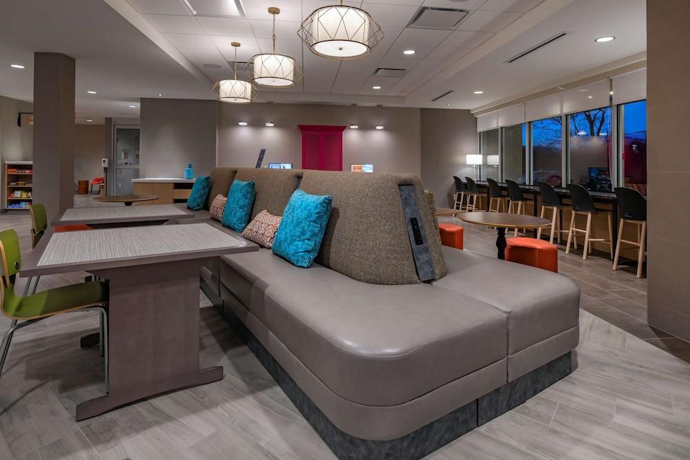 Home2 Suites by Hilton Wayne, NJ - Lobby
