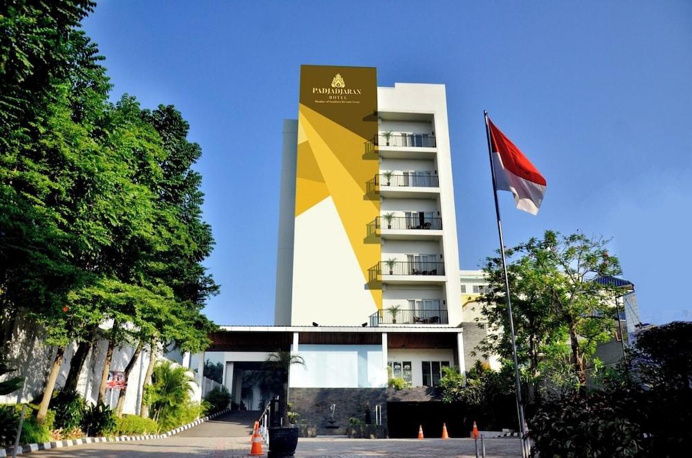 Padjadjaran Hotel Powered by Archipelago - Featured Image