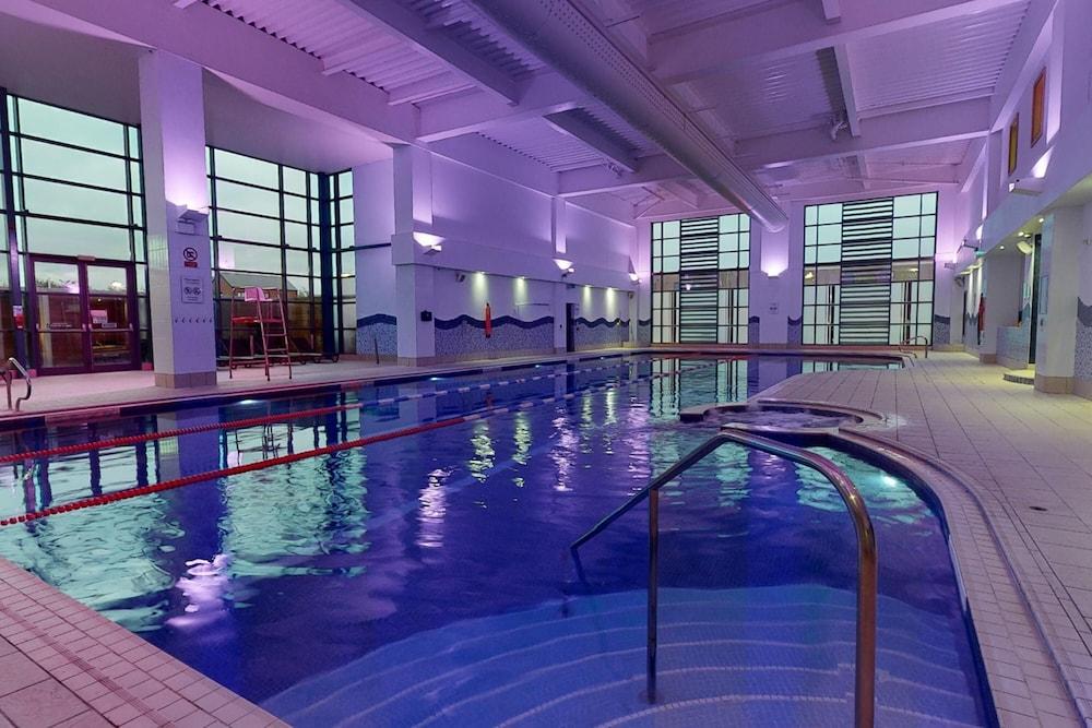 Village Hotel Swansea - Indoor Pool