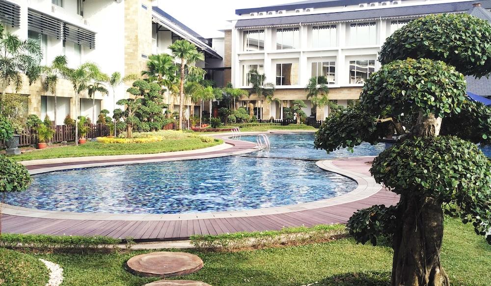 Swiss-Belhotel Borneo Banjarmasin - Pool