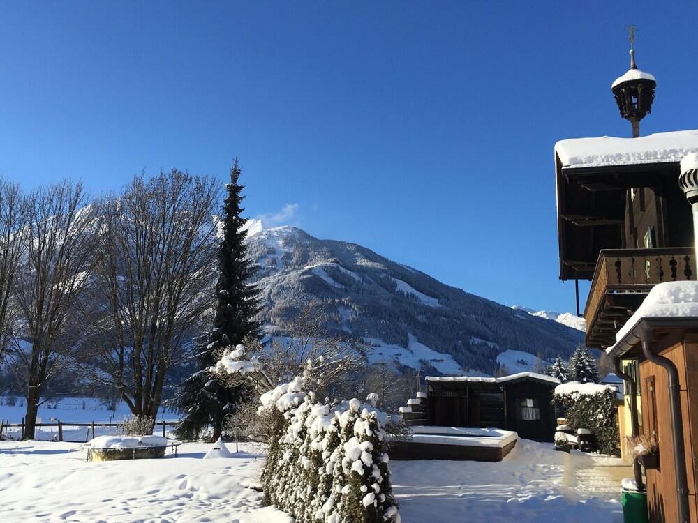 Luxurious Apartment in Mittersill Near Ski Area - Featured Image