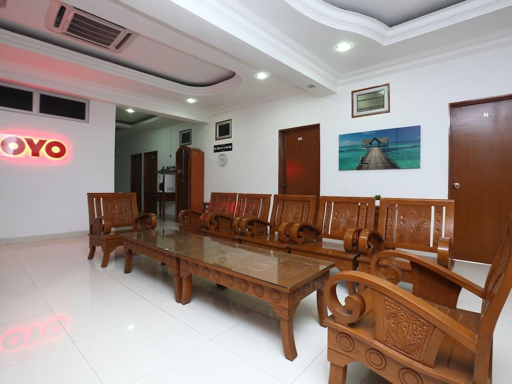 OYO 89435 Nusantara Group Hotel - Lobby Sitting Area