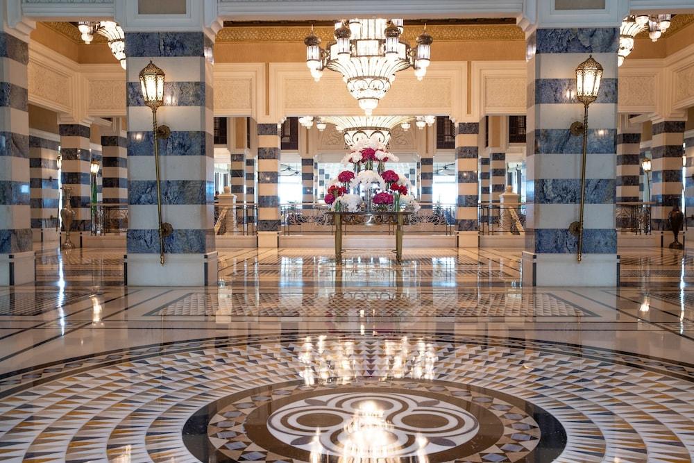 Jumeirah Al Qasr - Lobby
