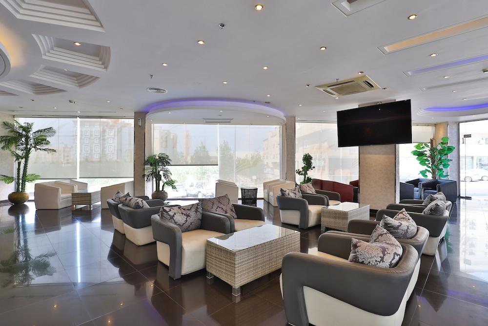 Etab Al Khobar Hotel - Lobby Sitting Area