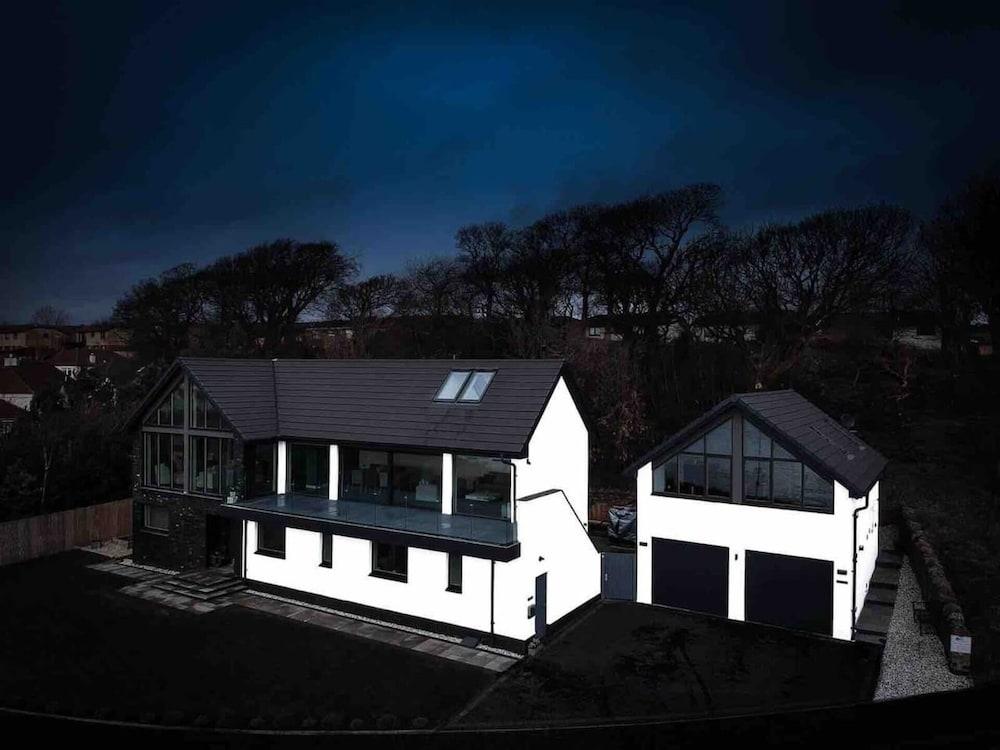 The Wee Glasshouse - Stunning Views of Dalgety Bay - Exterior
