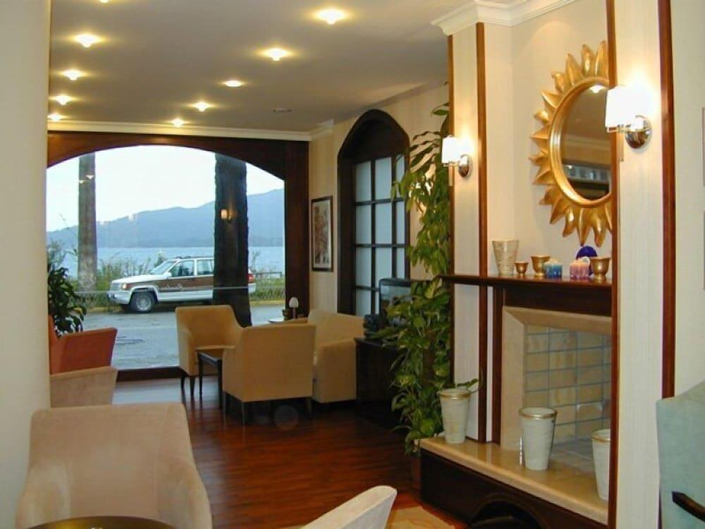 Candan Beach Hotel - Lobby Sitting Area