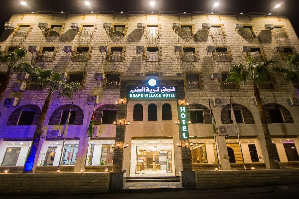 فندق قرية العنب - Featured Image