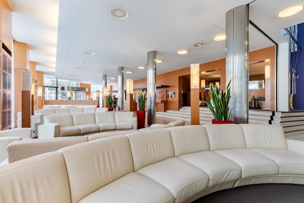 Hotel Cornavin - Lobby Sitting Area