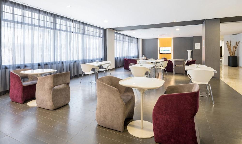 Hotel ILUNION Romareda - Lobby Lounge