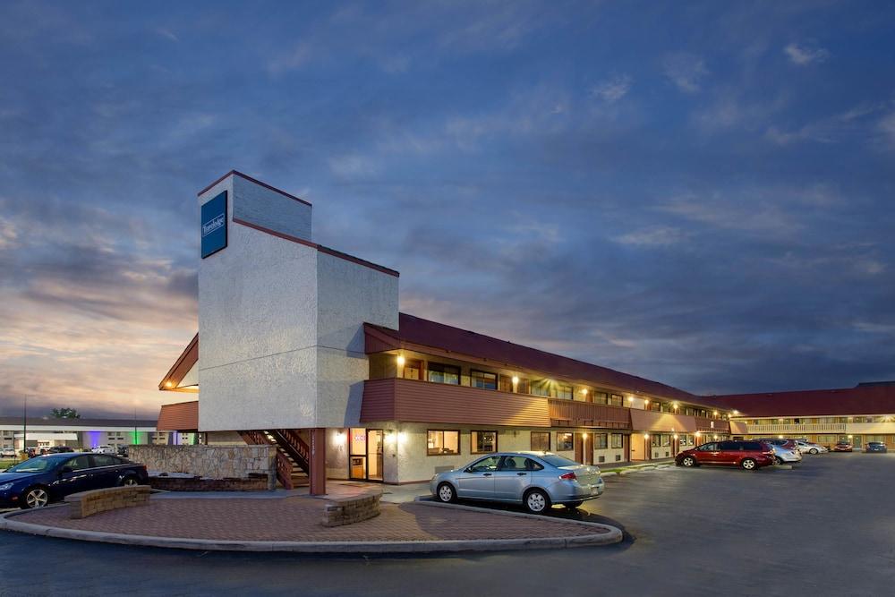 Travelodge by Wyndham Chicago - South Holland - Featured Image