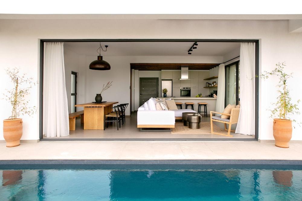 Lora Pearl Luxury Villa - Featured Image