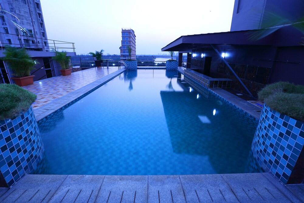 Cochin Legacy - Rooftop Pool