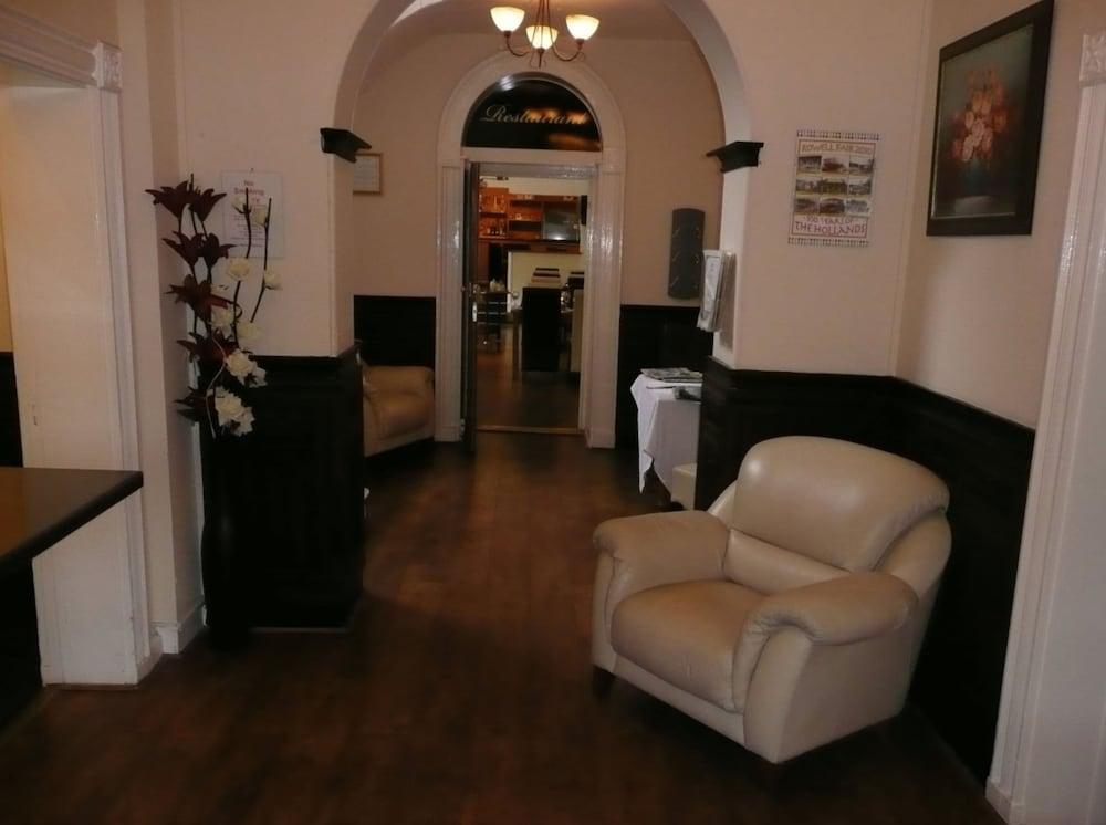 Rothwell House Hotel - Lobby Sitting Area