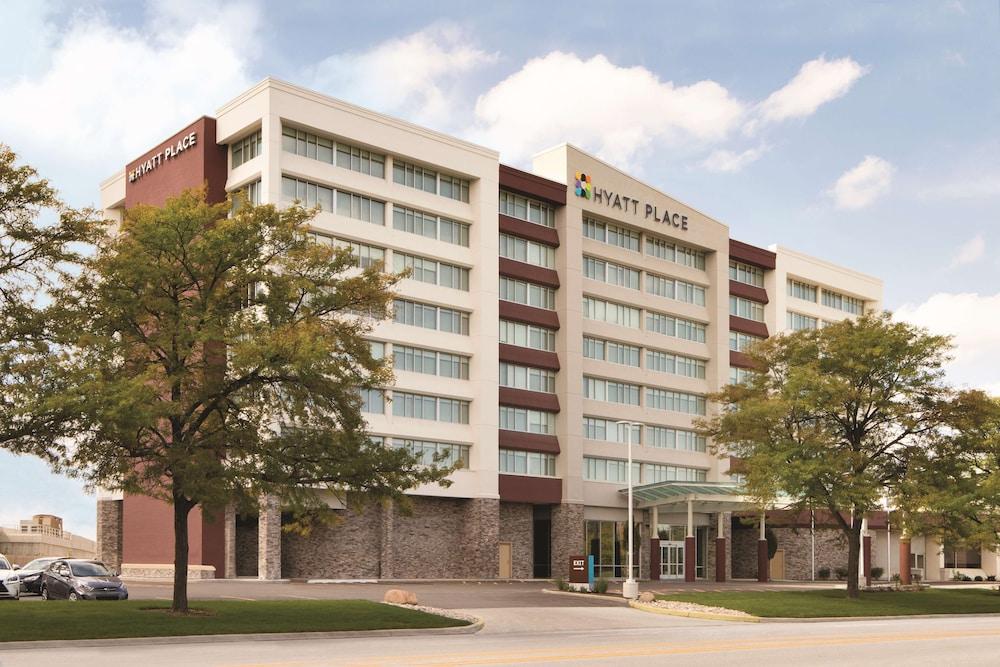 Hyatt Place Chicago/O'Hare Airport - Featured Image