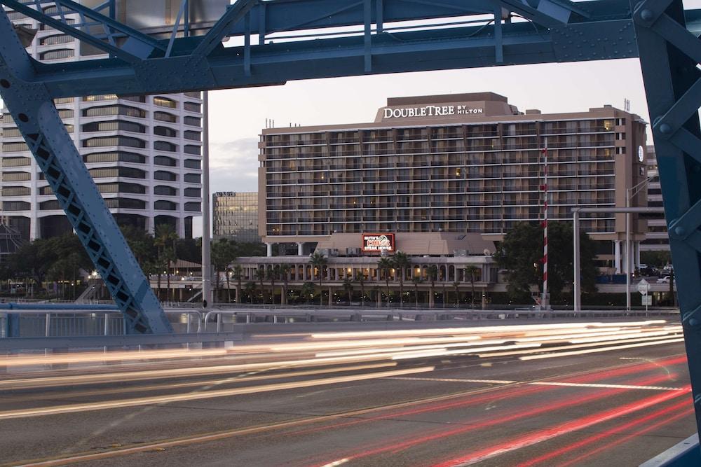 DoubleTree by Hilton Hotel Jacksonville Riverfront - Exterior