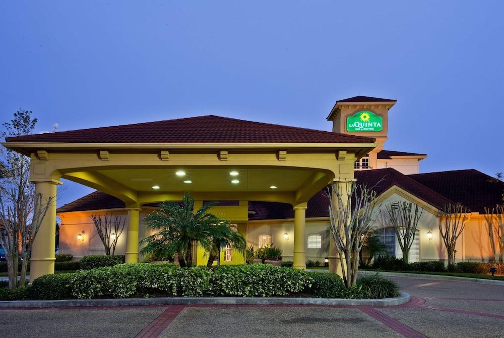 La Quinta Inn & Suites by Wyndham USF (Near Busch Gardens) - Featured Image