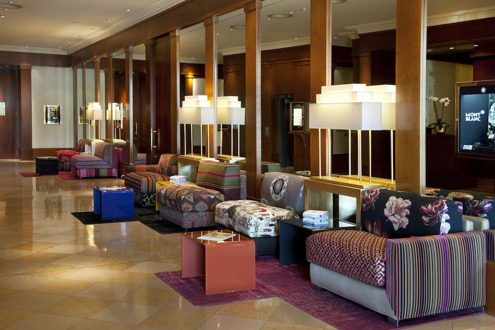 Beau Rivage Hotel - Lobby Sitting Area