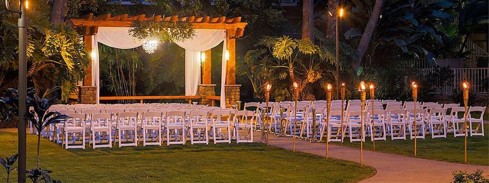 Crowne Plaza San Diego - Mission Valley, an IHG Hotel - Outdoor Wedding Area