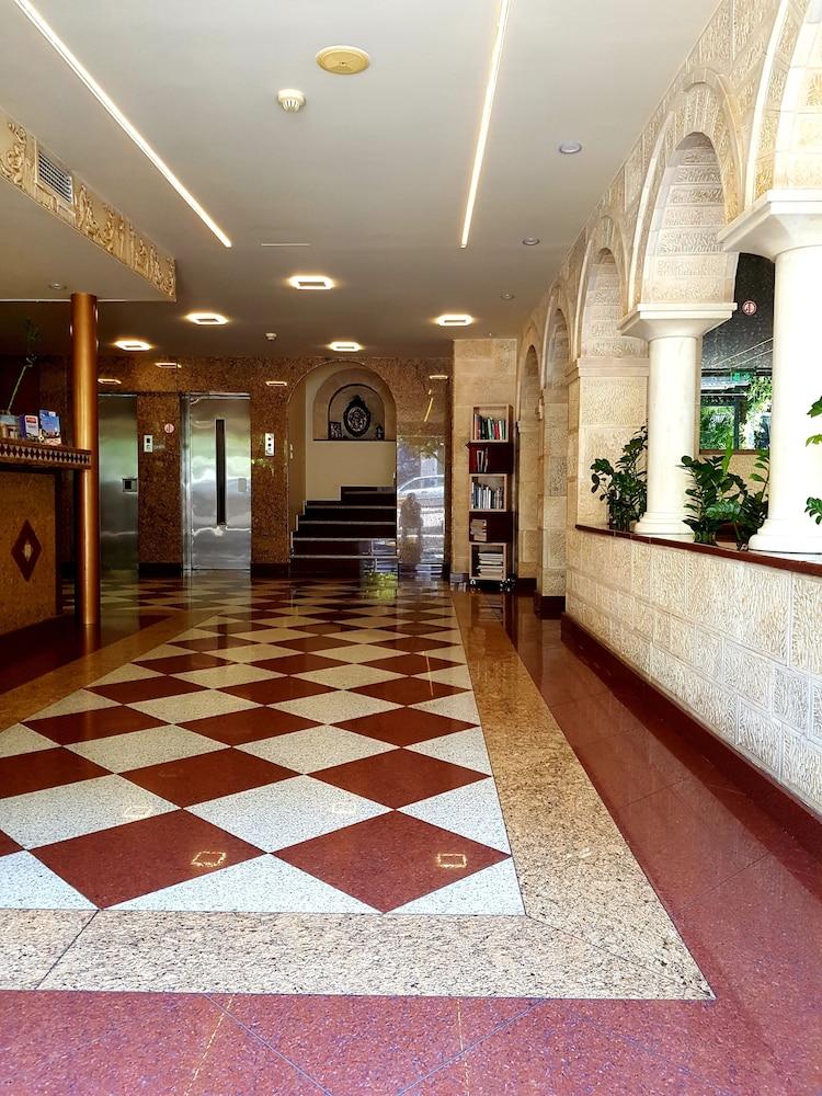 Hotel Poseidonio - Interior Entrance