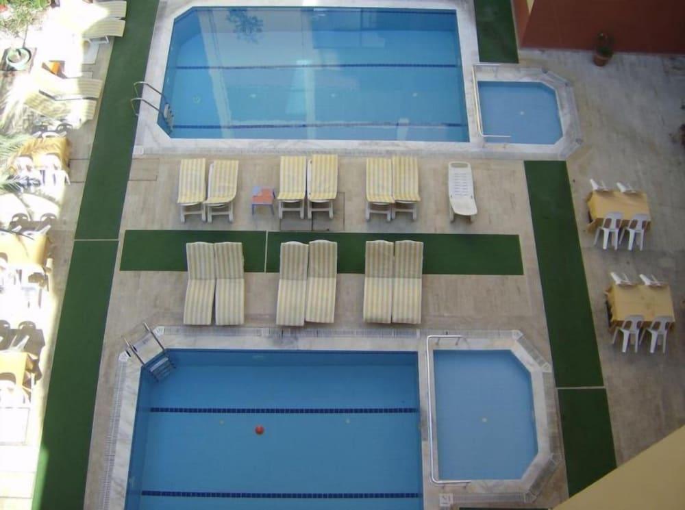 Baronessa Apart Hotel - Outdoor Pool
