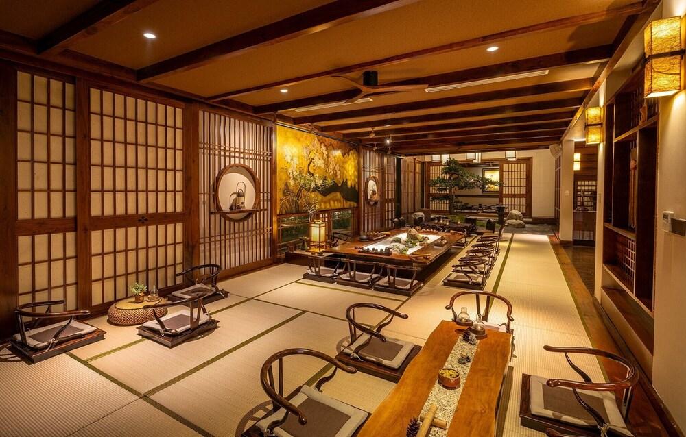 Mangala Zen Garden & Luxury Apartments - Lobby Sitting Area